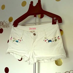 🎄DECREE White Embellished Shorts🎄